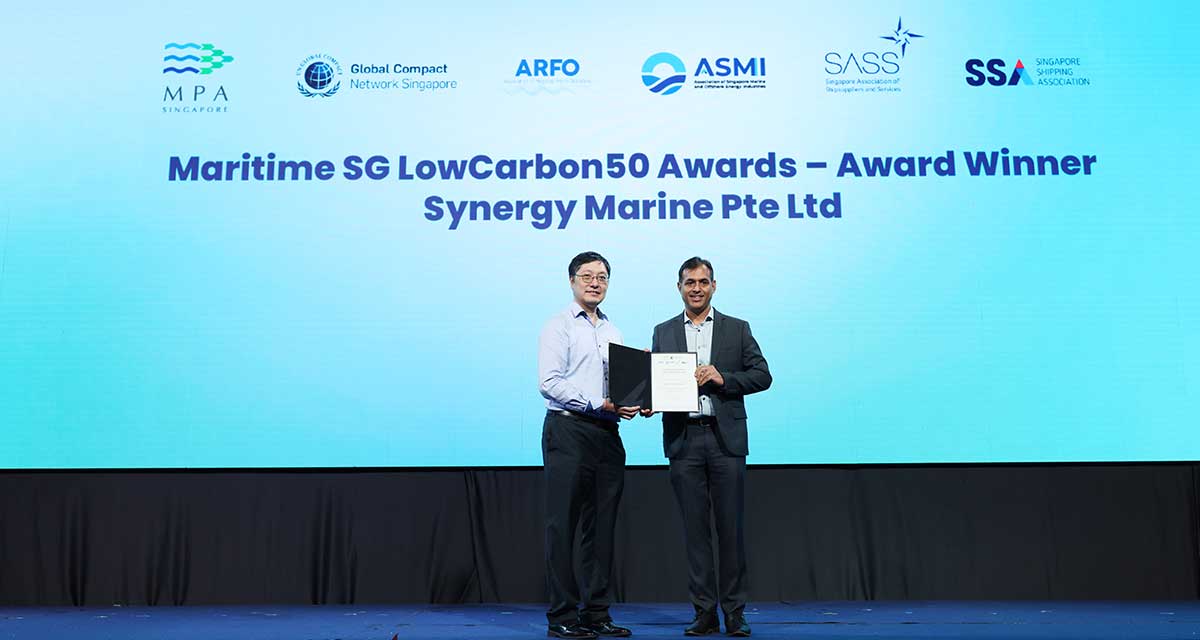 Uttam Kumar receiving LowCarbon50 Award for Synergy Marine at Maritime SG 2025 ceremony