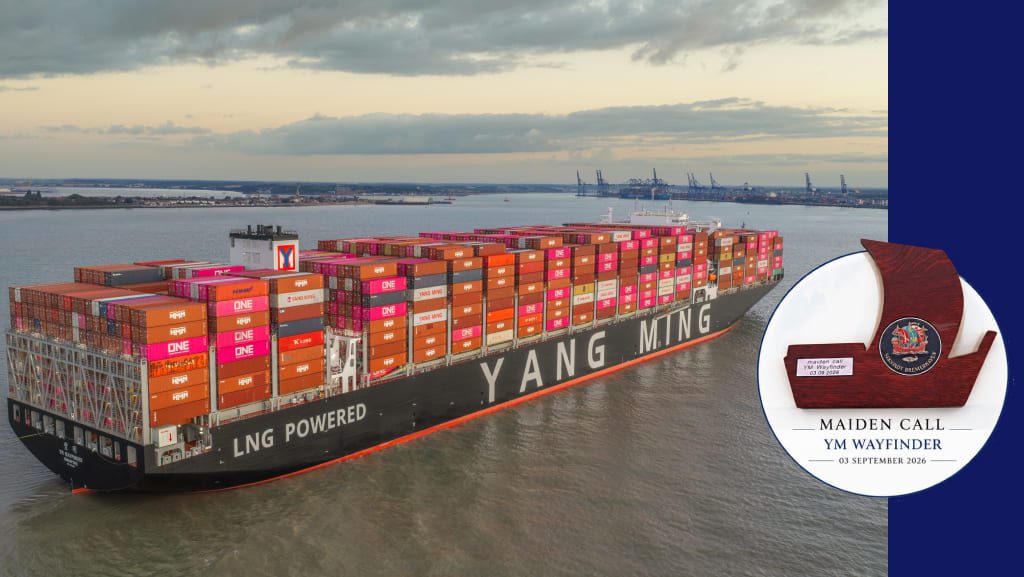 YM WAYFINDER LNG-powered Yang Ming containership during maiden call at Bremerhaven with commemorative plaque.